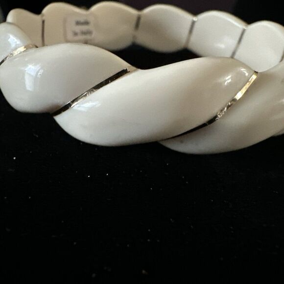 Vintage Italian Acrylic Twisted Rope Bangle Bracelet In Cream 8 in - Picture 3 of 3